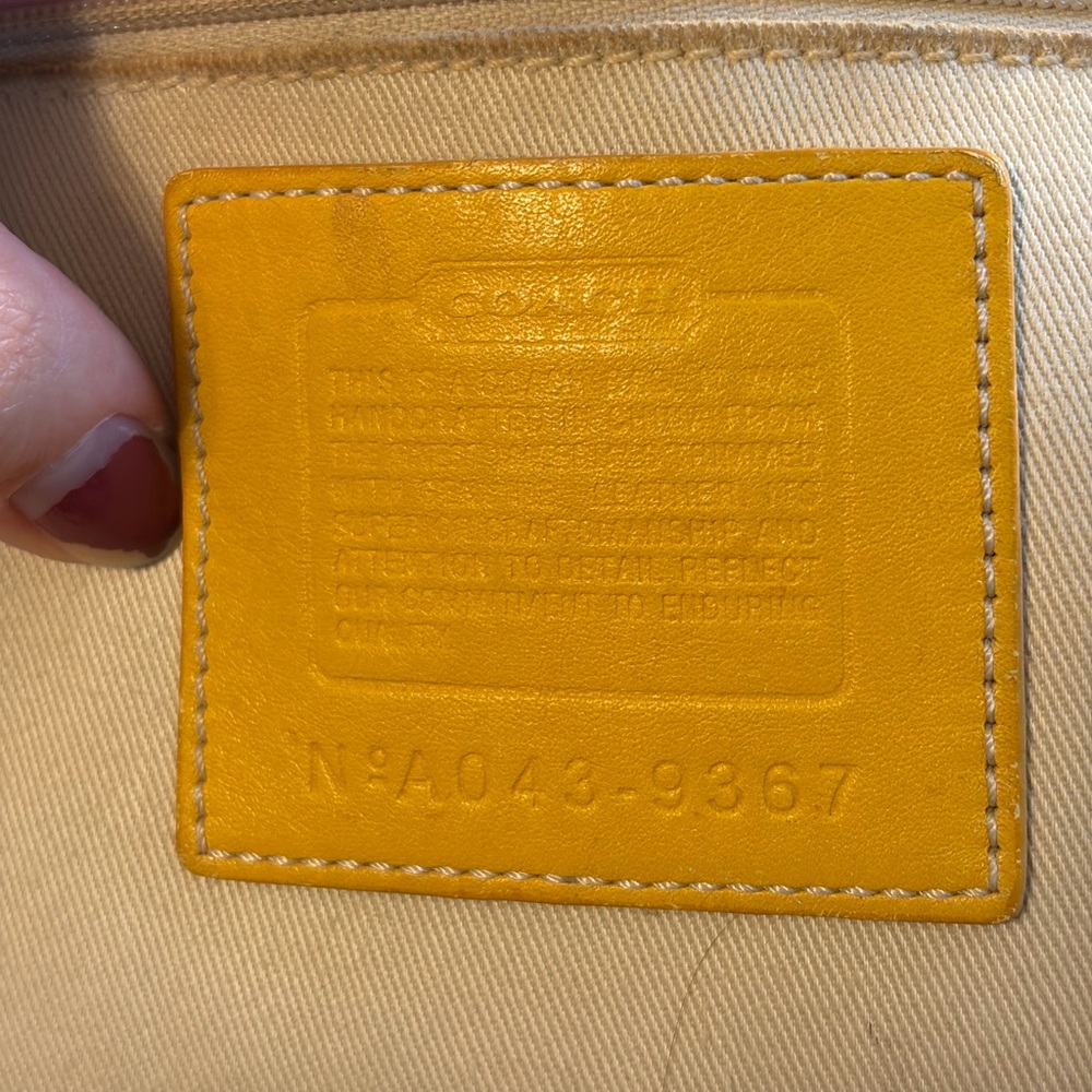 Rare Coach Yellow and Green Shoulder Bag with Soho Buckle and Turnlocks 9367 - Picture 7 of 12
